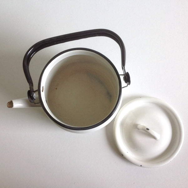 Vintage enamel kettle / enamelware / white enamel