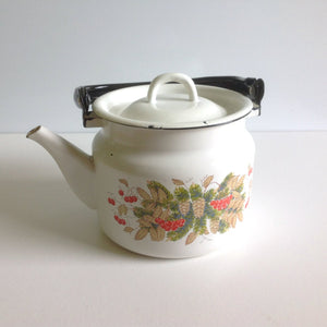 Vintage enamel kettle / enamelware / white enamel